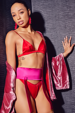 Alexis Tae Beautiful Black Women Loves Anal Sex