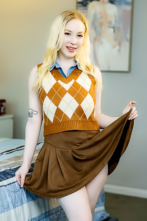 Busty Stepmom Gigi Sweets Teaching Sex Lessons!