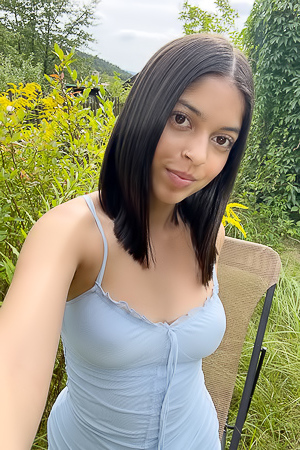 Gia Rosse Fingering Her Hungry Pussy