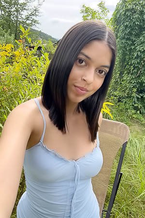 Gia Rosse Selfie 4U Garden Pee Watch4Beauty