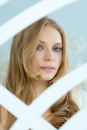 Sonya Elf Delicate Blonde Radiates An Otherworldly Charm