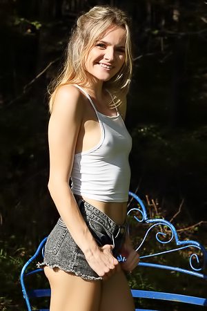 Addee Kate Pussy Spreading Poses