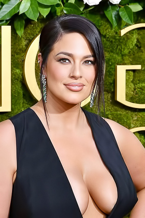 Ashley Graham Cleavage at the 2025 Golden Globes!