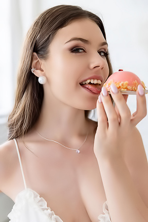 Princess Alice Gives You To Enjoy The Sight Of Her Gorgeous Body In A Tight Little Dress