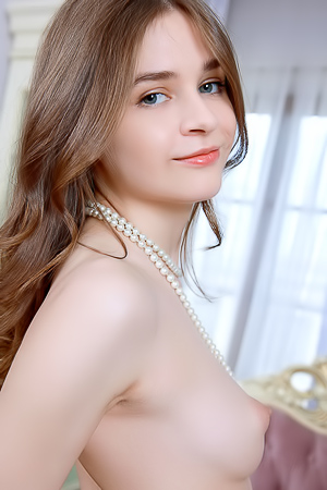 Olivia Lust Parts Her Slender Thighs