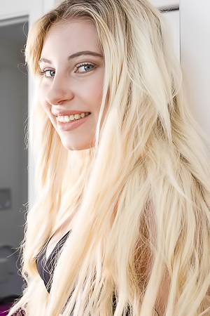 Lilly Bella Pure Nude Blonde Woman Getting Naked