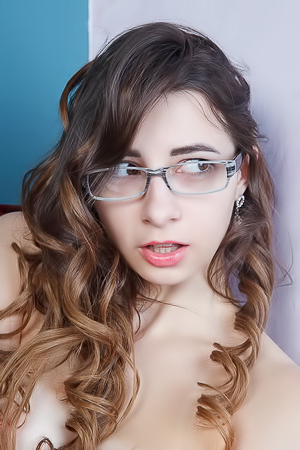Gorgeous Big Boobs Hottie Elle Mira