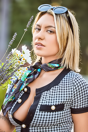 Blonde Hottie Gypsy Rose Has The Most Intense Squirting Orgasm