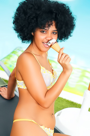 Curly Latino Star Selva Lapiedra