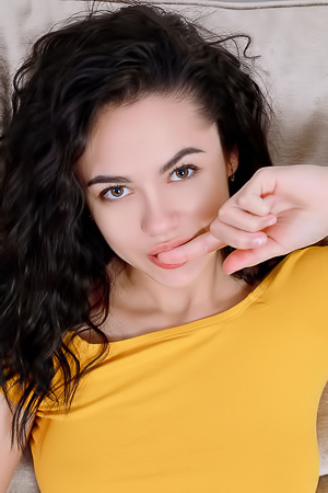 Dzhili Shows Enticing Rear View Of Her Perfect Ass