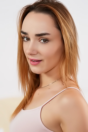 Alice Zaffyre With Her Magic Hands Tweaking Her Nips And Fondling Her Clit