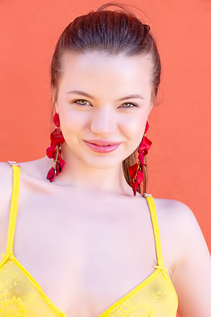 Toree Captivating Beauty Is Eager To Express Her Exhibitionist Nature