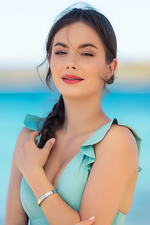 Liz Ocean Tantalizes On The Beach With Whispers Of The Breeze And Bold Moves
