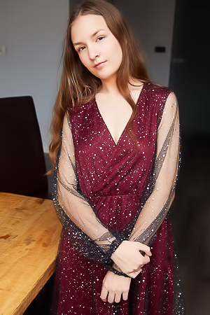 Bellaria Alluring Pussy Spread And Natural Beauty In An Artistic Set