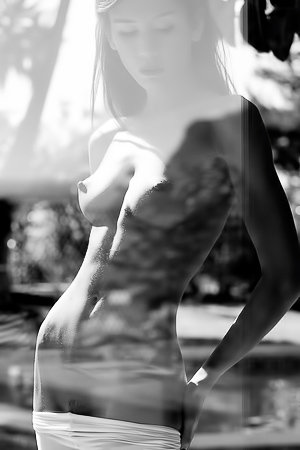 Cledia Fortin Shines In A Topless Outfit, Flirtatious In The Outdoor Sunlight