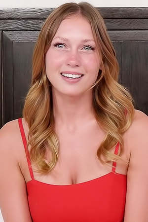 Charli Rose Lets Her Kinks Out With Enthusiasm