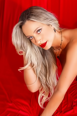 Sophies Allure: A Subtle Smile, a Bold Waistline