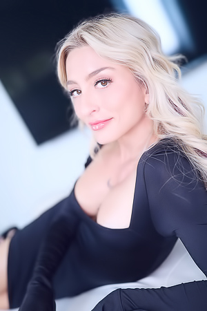Kathryn Maes Dominance Over Her Submissive