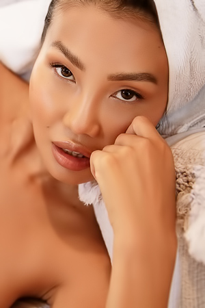 Viviane Lets Lace Trim Unveil Her Beauty in Natural Light
